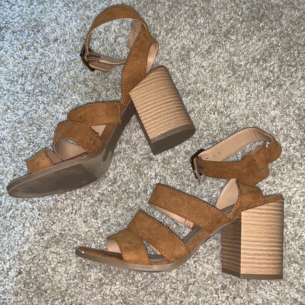 EUC heeled sandals
